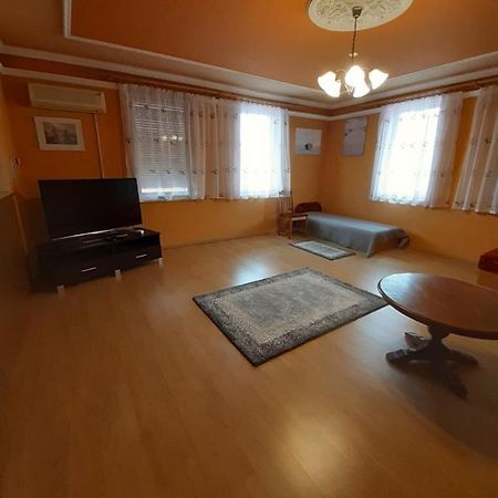Gabor Pal 1 Apartman 1 Szoba Dunafoldvar Экстерьер фото