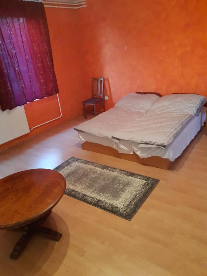 Gabor Pal 1 Apartman 1 Szoba Dunafoldvar Экстерьер фото