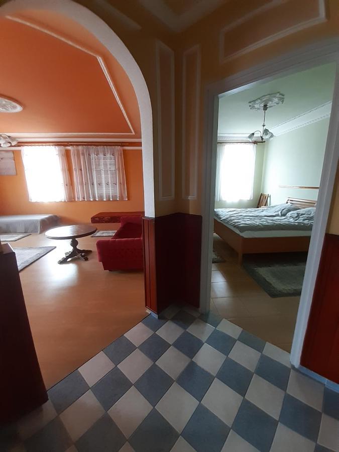 Gabor Pal 1 Apartman 1 Szoba Dunafoldvar Экстерьер фото