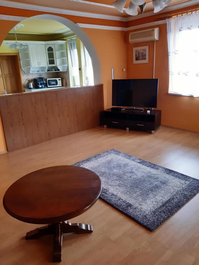 Gabor Pal 1 Apartman 1 Szoba Dunafoldvar Экстерьер фото